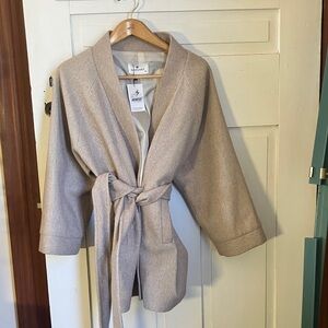 Elegant Beige Women's Jacket